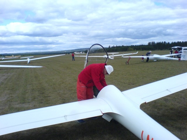 Birger klargj�r BB, v�ret ser ikke lovende ut