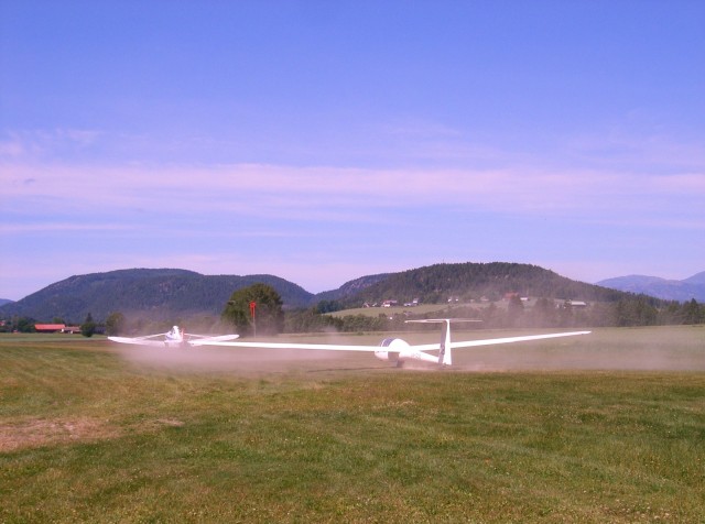 Jan og TAUen tjenestegj�r p� sommerleir p� Lunde