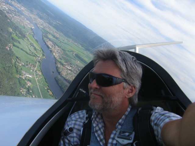 Instrukt�ren kan lene seg tilbake i termikken