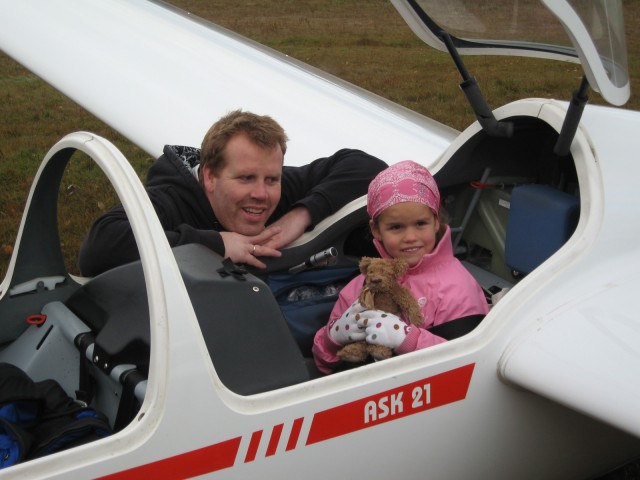 Steinar og datteren Lise Marie skal ut � fly