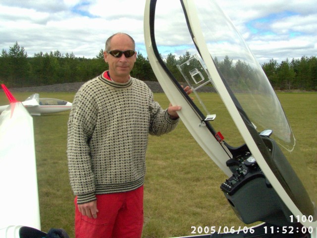 �yvind tar et siste overblikk - korrekt antrukket